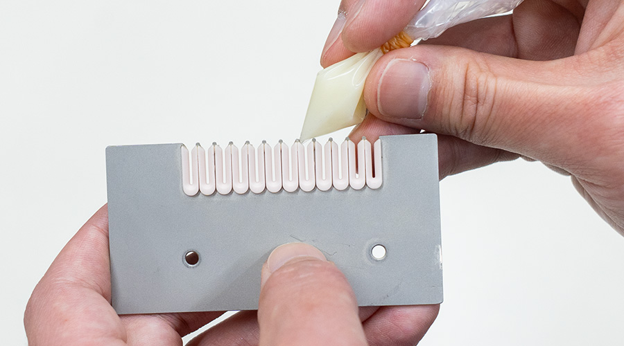 接着剤を使った固定方法